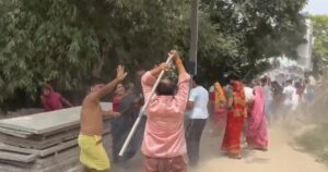 बेगूसराय- जमकर चले लाठी डंडे, एक दर्जन जख़्मी, 4 की हालत नाजुक, सामने आया वीडियो!