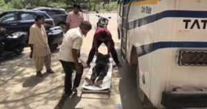 मोकामा- मरांची PHC की बड़ी लापरवाही,एक घंटे अस्पताल के बाहर पड़ा रहा मरीज, नहीं शुरू किया ईलाज!