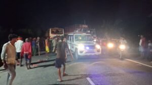बेतिया- तेज रफ्तार बस ने कई लोगो को कुचला, 5 की मौत, आधा दर्जन की हालत गंभीर!
